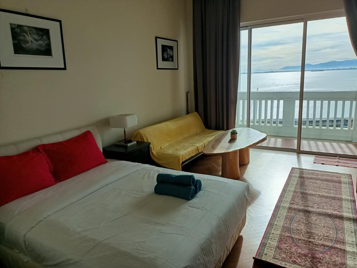 Straits Quay Marina Suites Penang By Aurorahomes Bagan Jermal 外观 照片